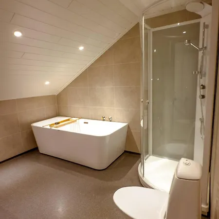 Private Guest Floor With Fjord View & Bath * Tromsø