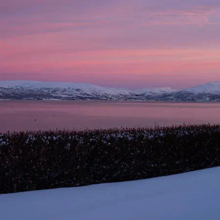 Rum i privatbostad Private 50m2 Guest Floor With Fjord View, Balcony & Private Bath *